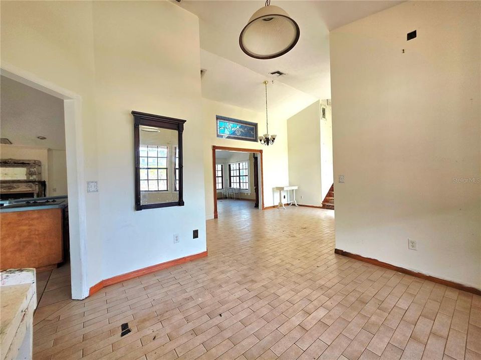For Sale: $400,000 (4 beds, 2 baths, 2315 Square Feet)