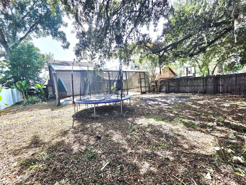 For Sale: $400,000 (4 beds, 2 baths, 2315 Square Feet)