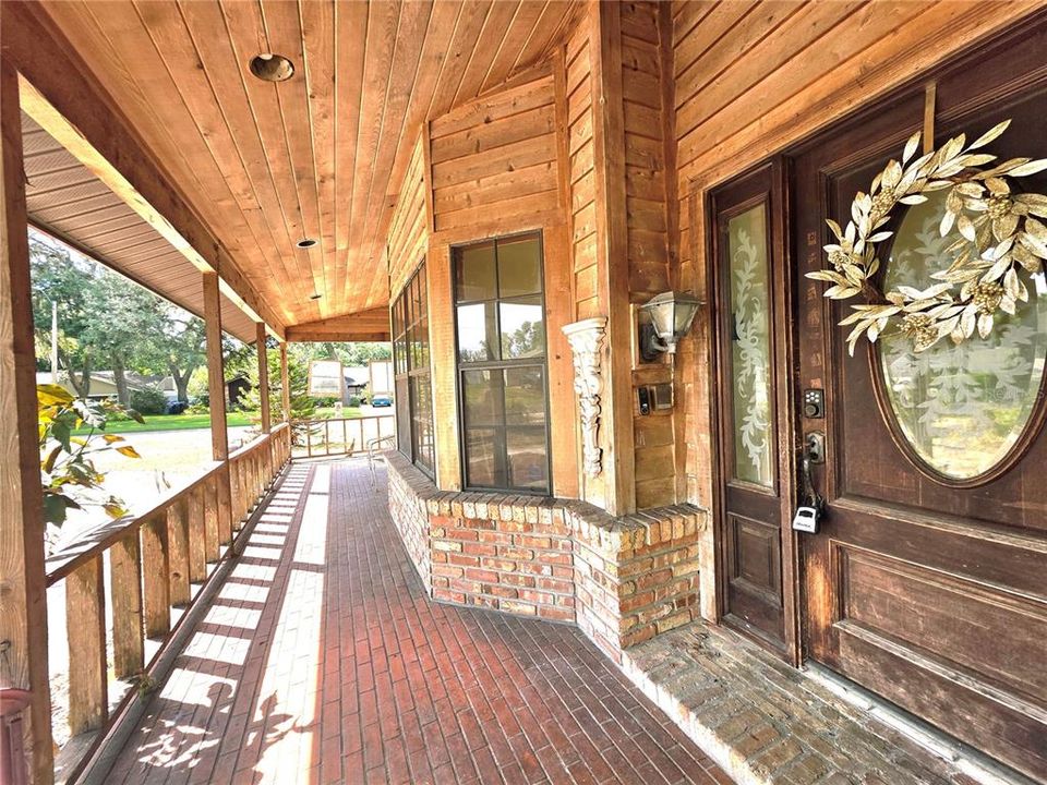 For Sale: $400,000 (4 beds, 2 baths, 2315 Square Feet)