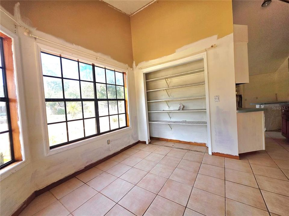 For Sale: $400,000 (4 beds, 2 baths, 2315 Square Feet)
