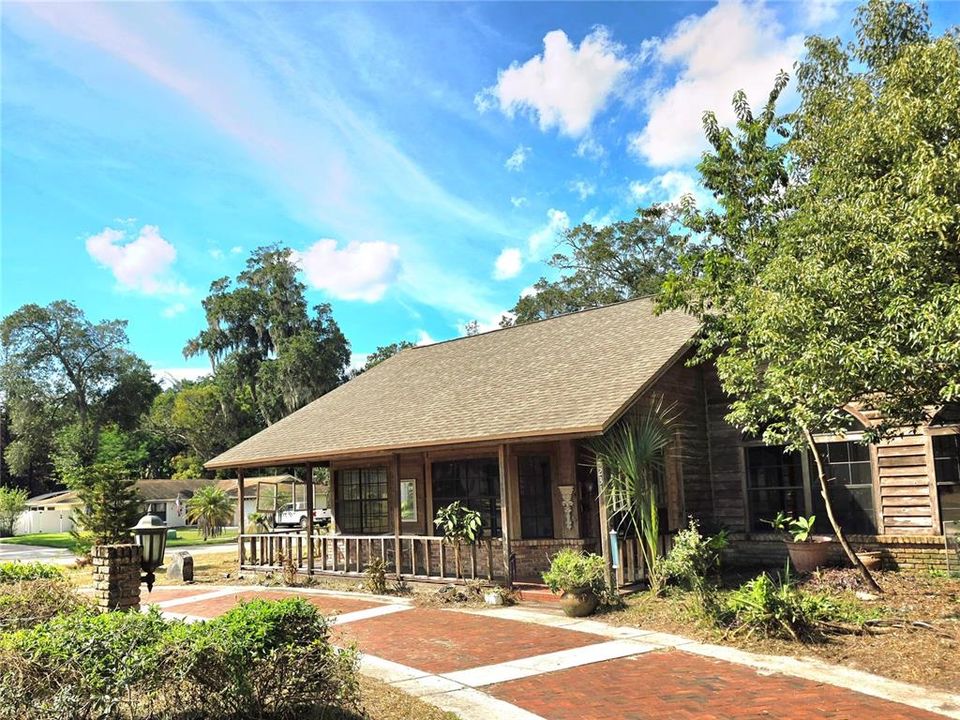 For Sale: $400,000 (4 beds, 2 baths, 2315 Square Feet)