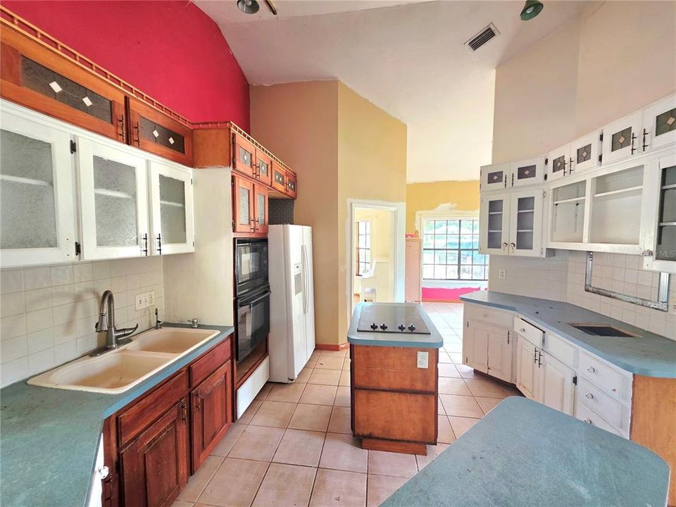For Sale: $400,000 (4 beds, 2 baths, 2315 Square Feet)