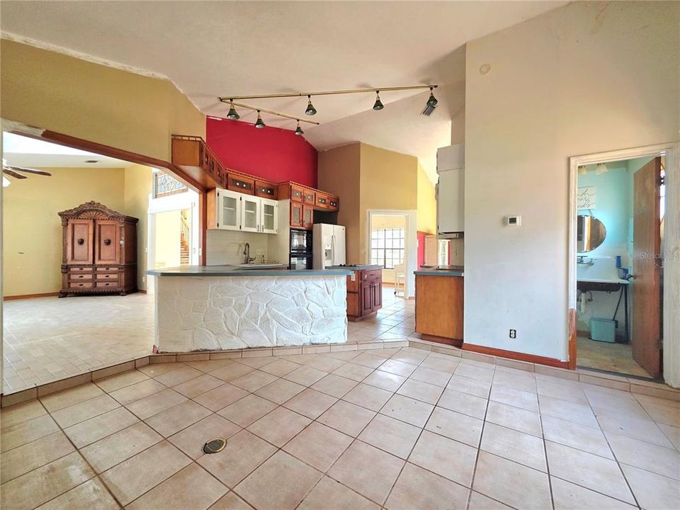 For Sale: $400,000 (4 beds, 2 baths, 2315 Square Feet)