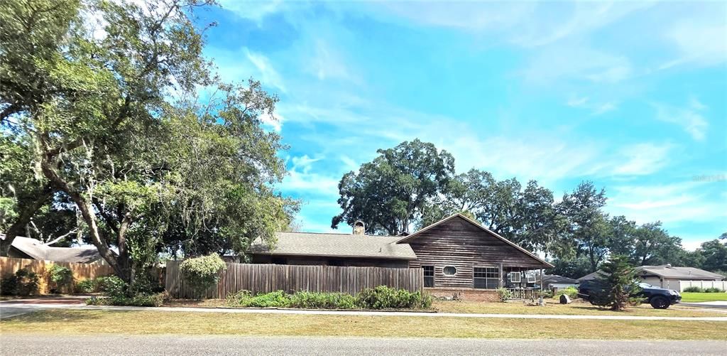 For Sale: $400,000 (4 beds, 2 baths, 2315 Square Feet)