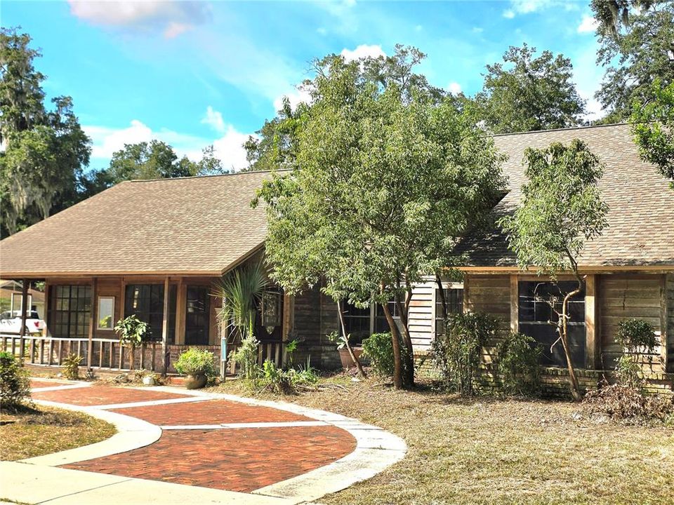 For Sale: $400,000 (4 beds, 2 baths, 2315 Square Feet)