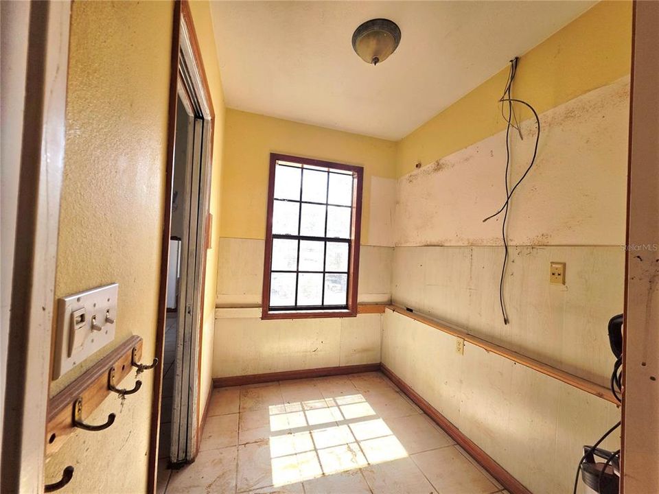 For Sale: $400,000 (4 beds, 2 baths, 2315 Square Feet)