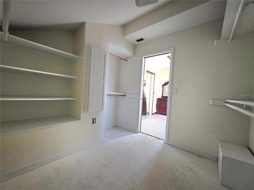 For Sale: $400,000 (4 beds, 2 baths, 2315 Square Feet)