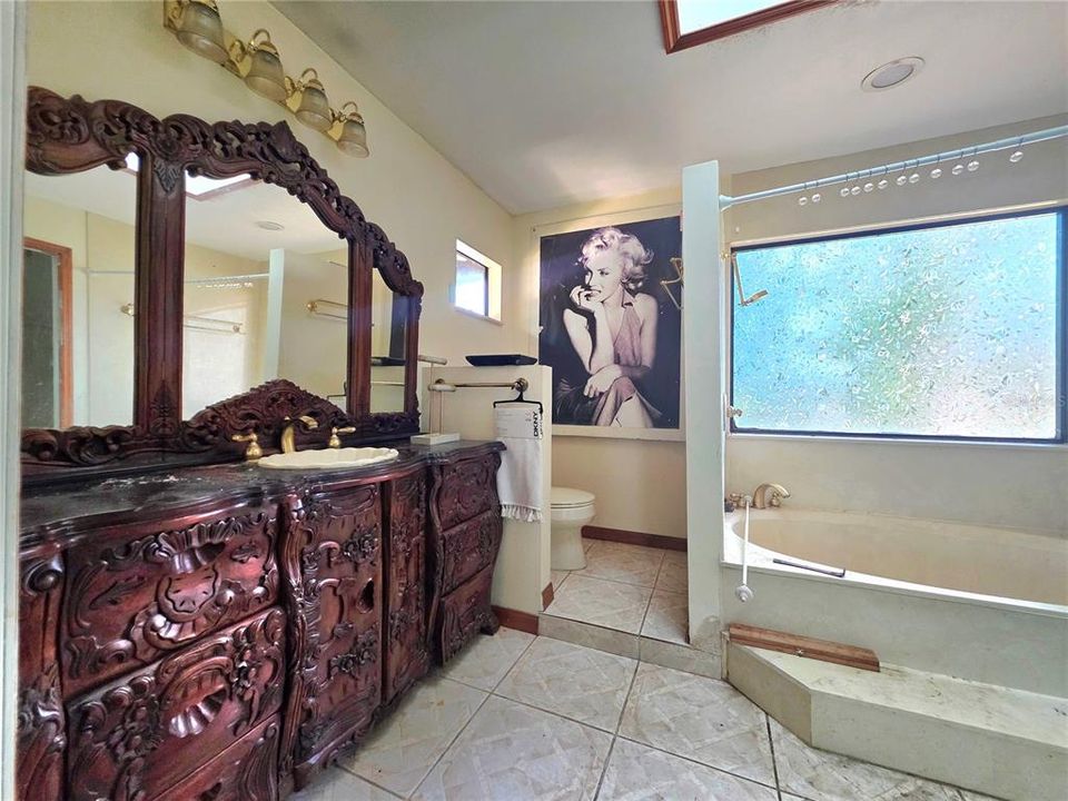 For Sale: $400,000 (4 beds, 2 baths, 2315 Square Feet)