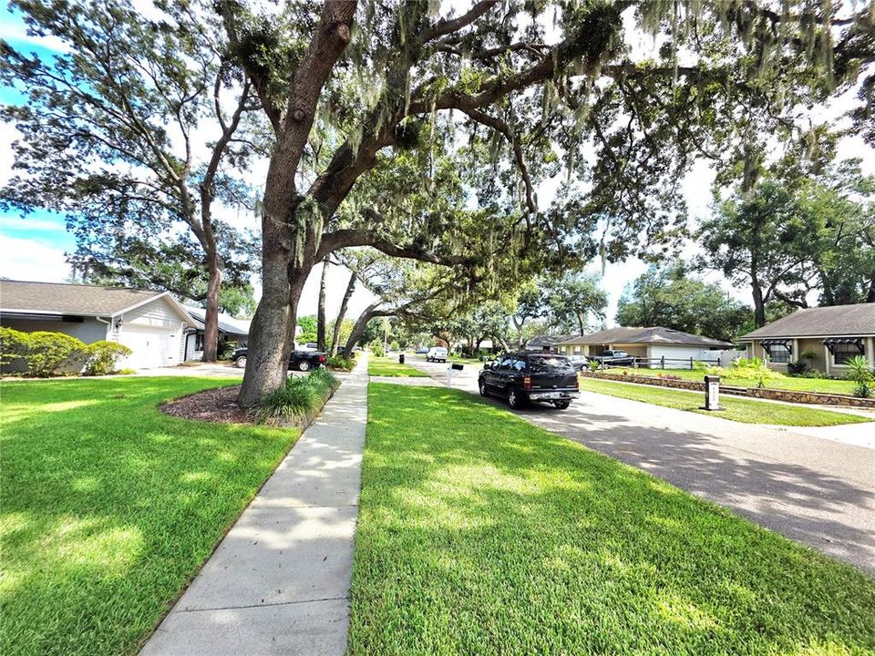 For Sale: $400,000 (4 beds, 2 baths, 2315 Square Feet)