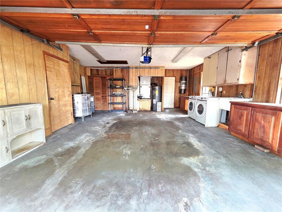 For Sale: $400,000 (4 beds, 2 baths, 2315 Square Feet)