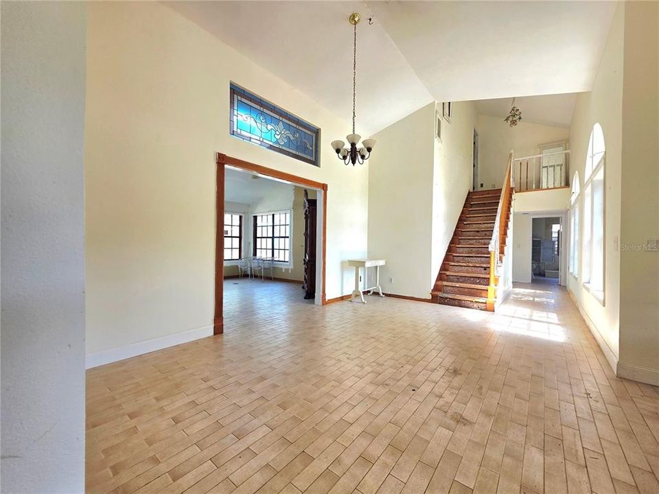 For Sale: $400,000 (4 beds, 2 baths, 2315 Square Feet)