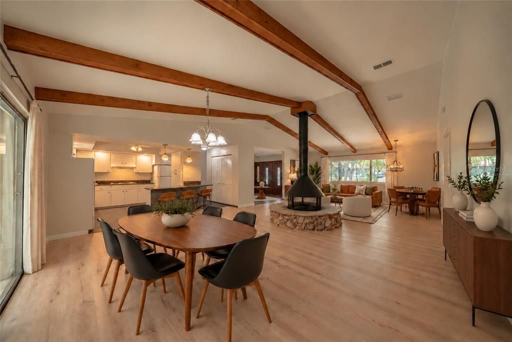 На продажу: $399,900 (2 спален, 2 ванн, 1872 Квадратных фут)