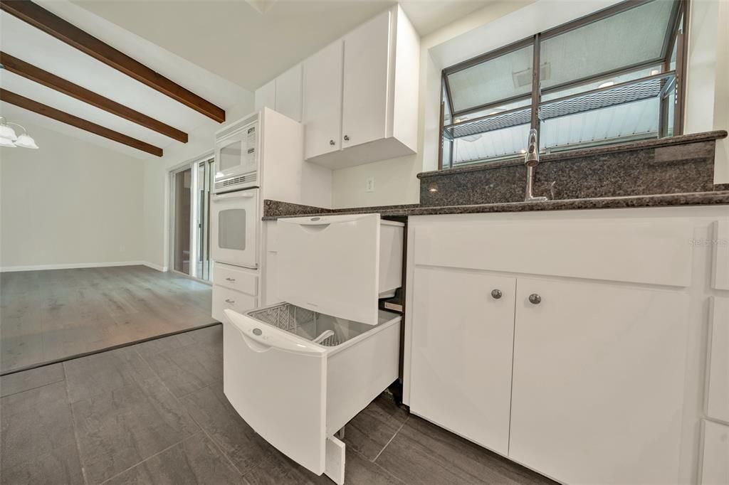 На продажу: $399,900 (2 спален, 2 ванн, 1872 Квадратных фут)