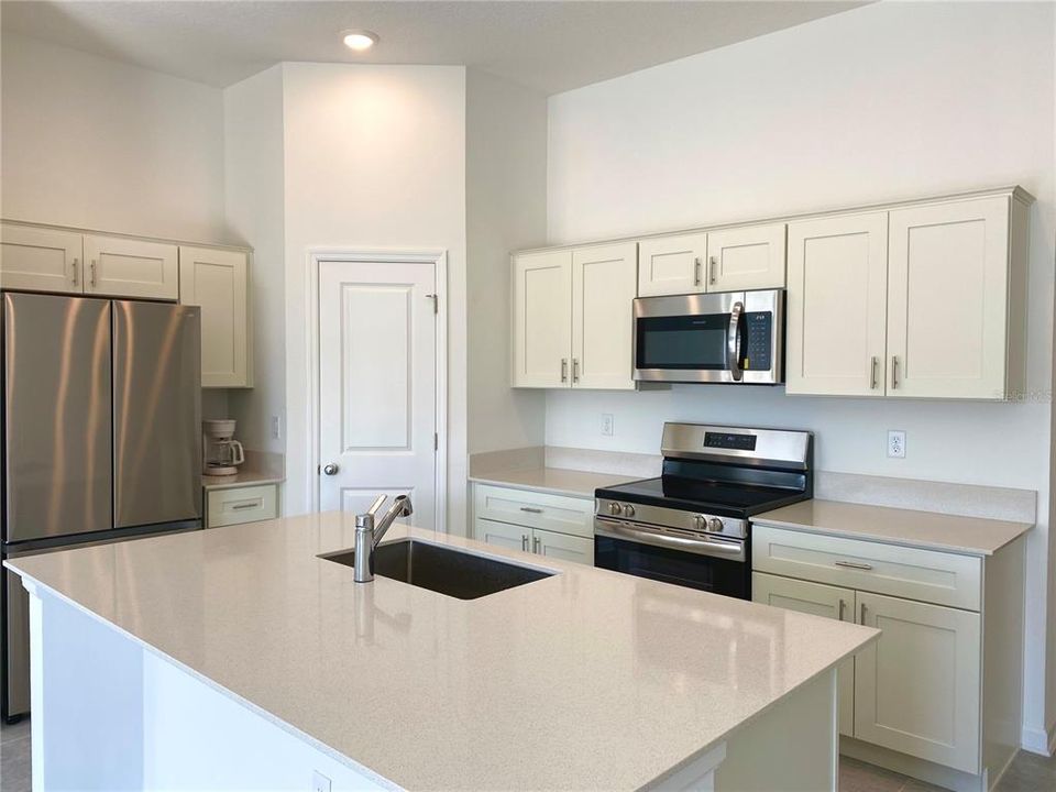 For Sale: $319,000 (3 beds, 2 baths, 1560 Square Feet)