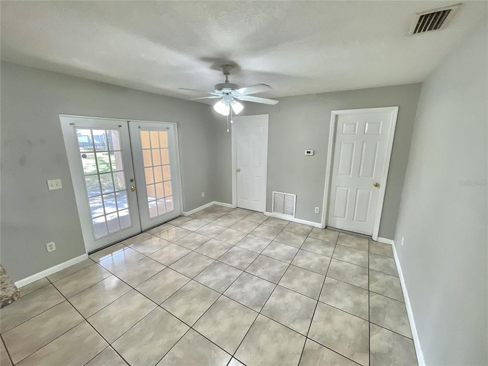 For Rent: $2,200 (3 beds, 2 baths, 1476 Square Feet)