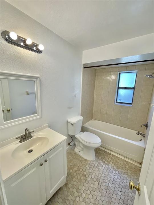 For Rent: $2,200 (3 beds, 2 baths, 1476 Square Feet)