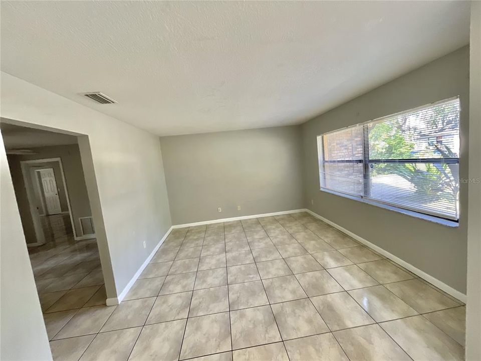 For Rent: $2,200 (3 beds, 2 baths, 1476 Square Feet)