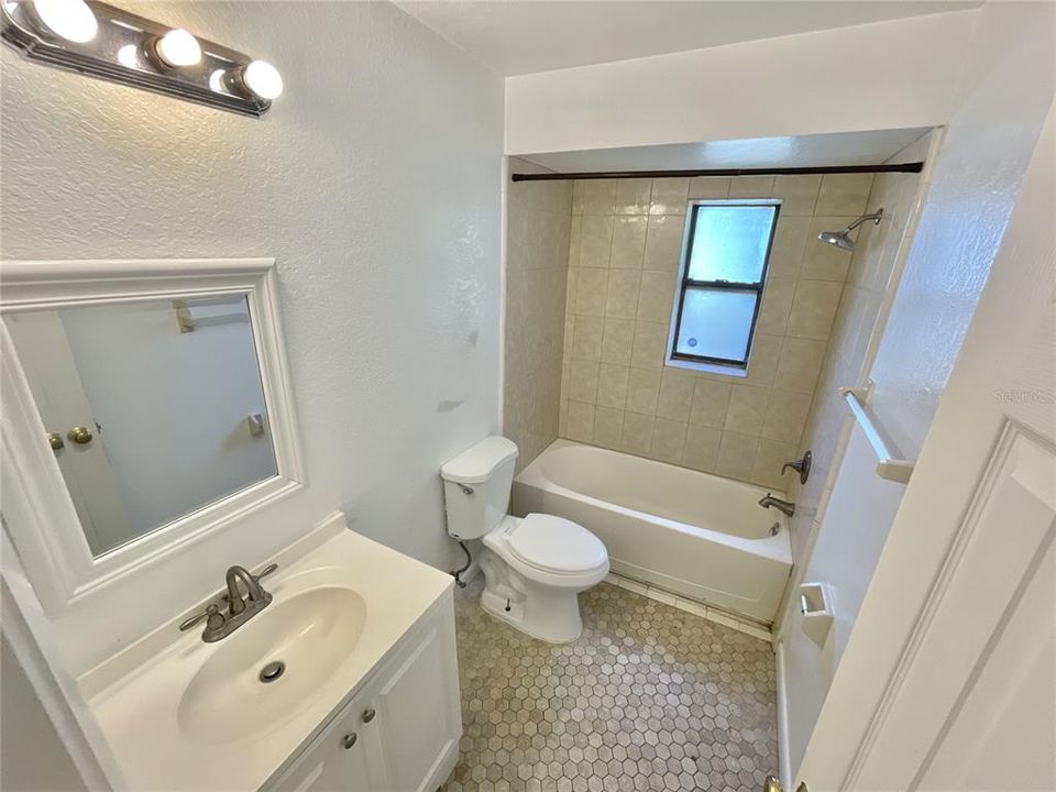 For Rent: $2,200 (3 beds, 2 baths, 1476 Square Feet)