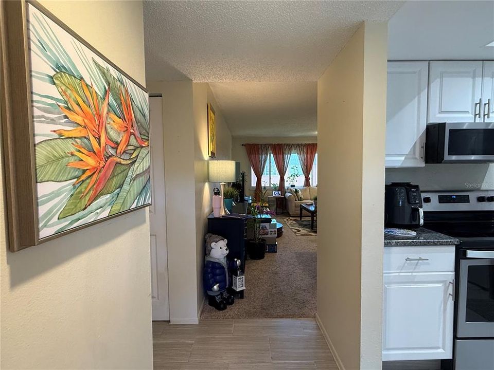 For Sale: $113,000 (1 beds, 1 baths, 700 Square Feet)