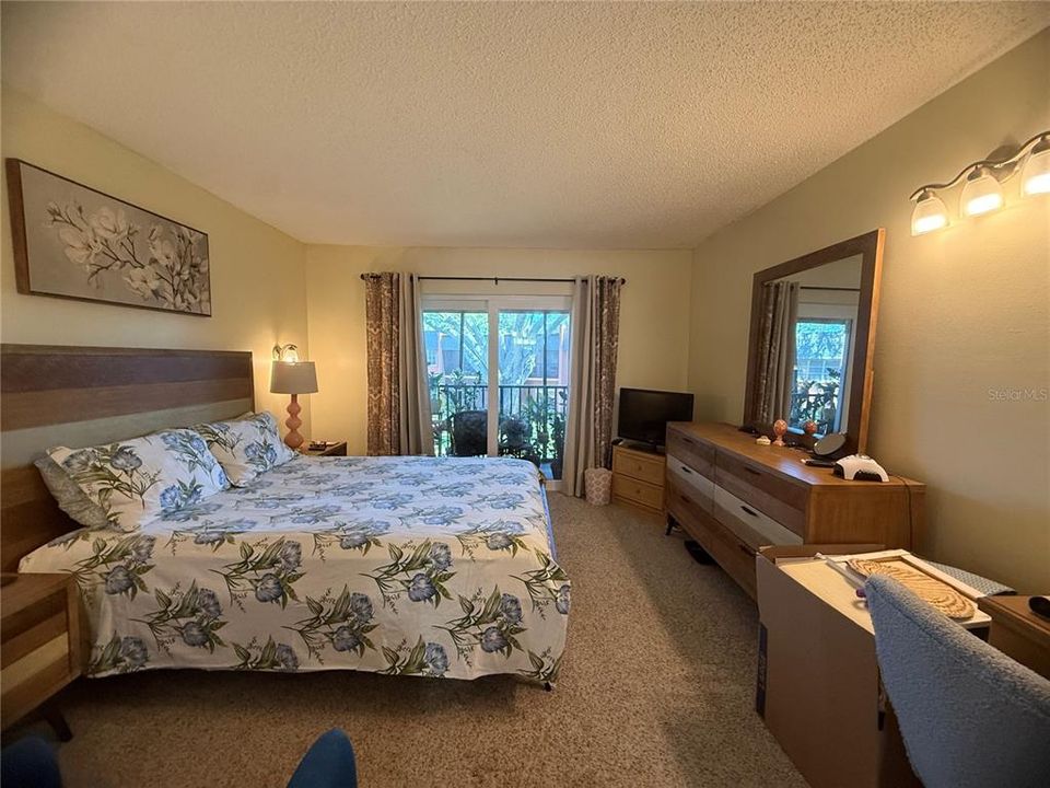 For Sale: $113,000 (1 beds, 1 baths, 700 Square Feet)