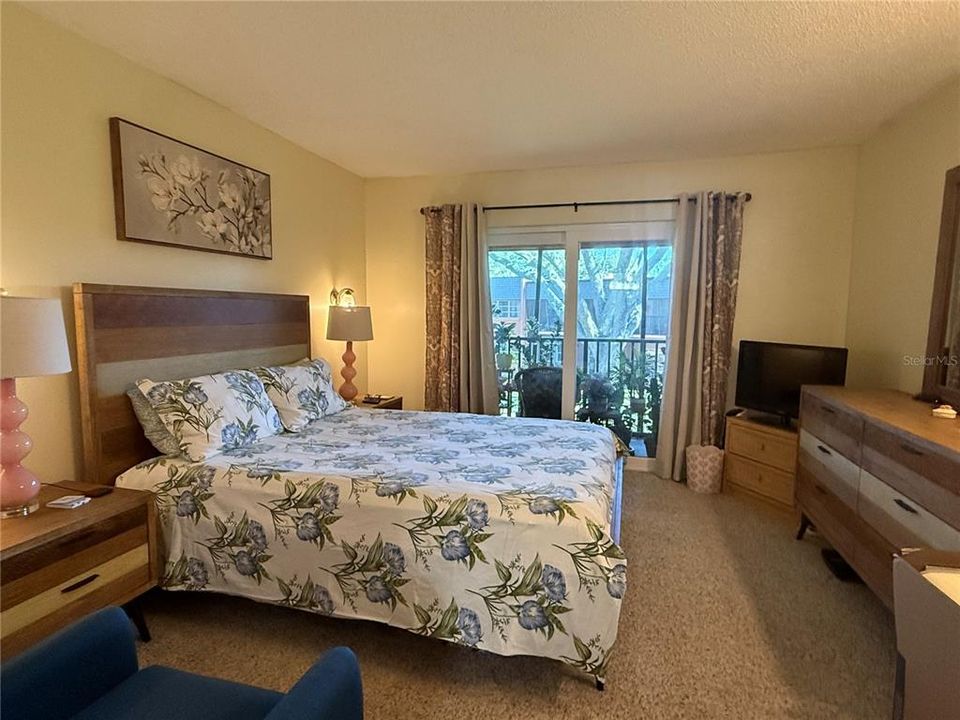 For Sale: $113,000 (1 beds, 1 baths, 700 Square Feet)