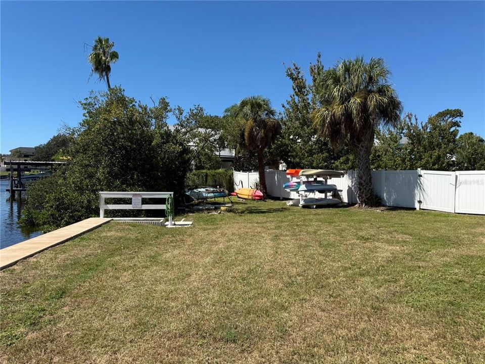 For Sale: $113,000 (1 beds, 1 baths, 700 Square Feet)