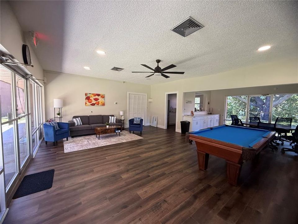 For Sale: $113,000 (1 beds, 1 baths, 700 Square Feet)