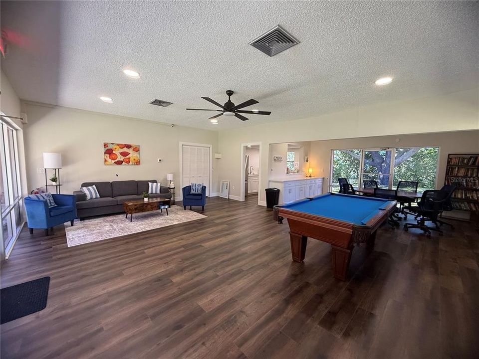 For Sale: $113,000 (1 beds, 1 baths, 700 Square Feet)