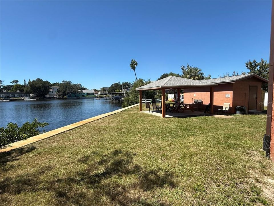 For Sale: $113,000 (1 beds, 1 baths, 700 Square Feet)