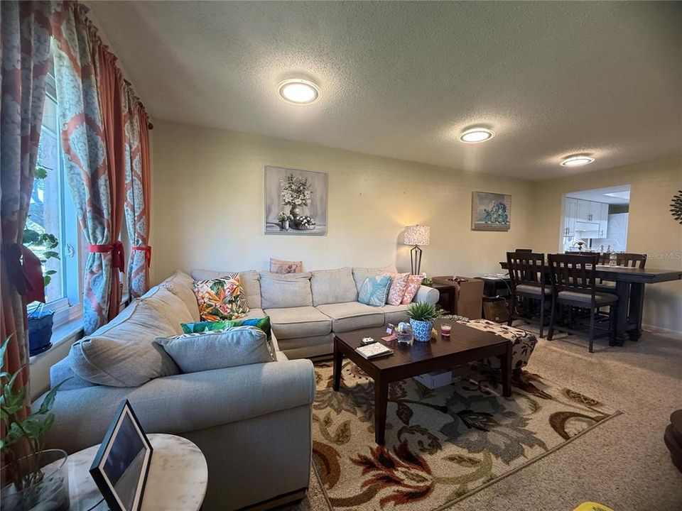 For Sale: $113,000 (1 beds, 1 baths, 700 Square Feet)