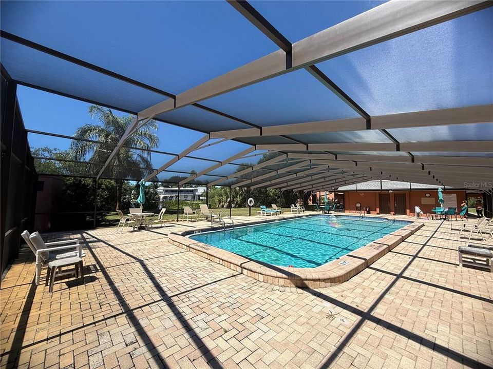 For Sale: $113,000 (1 beds, 1 baths, 700 Square Feet)