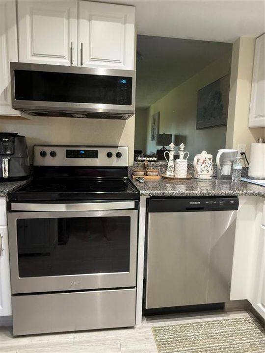 For Sale: $113,000 (1 beds, 1 baths, 700 Square Feet)