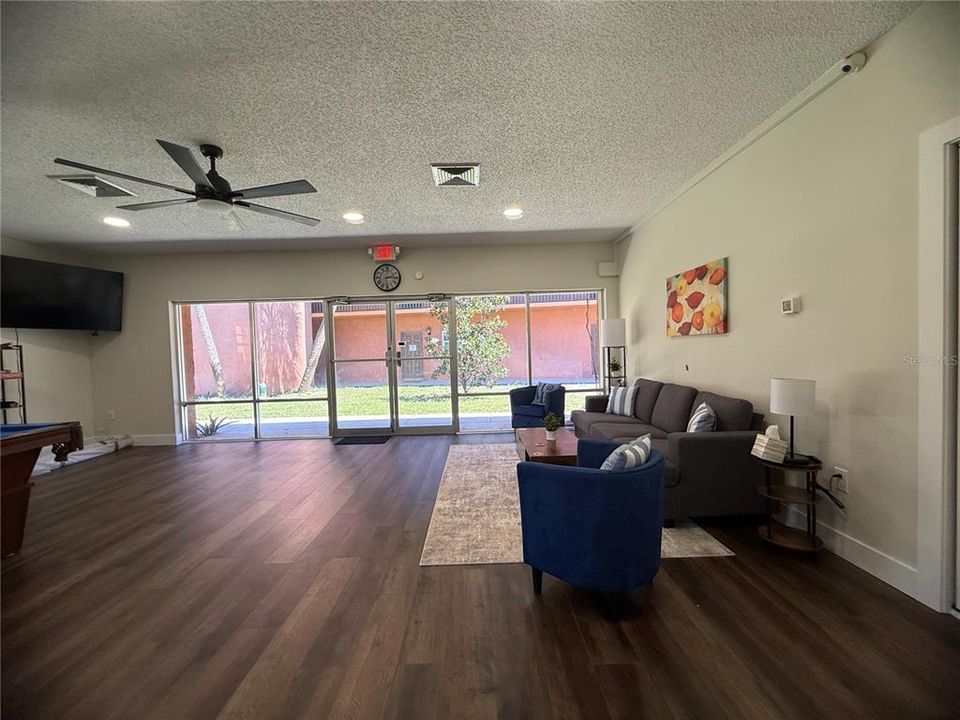 For Sale: $113,000 (1 beds, 1 baths, 700 Square Feet)