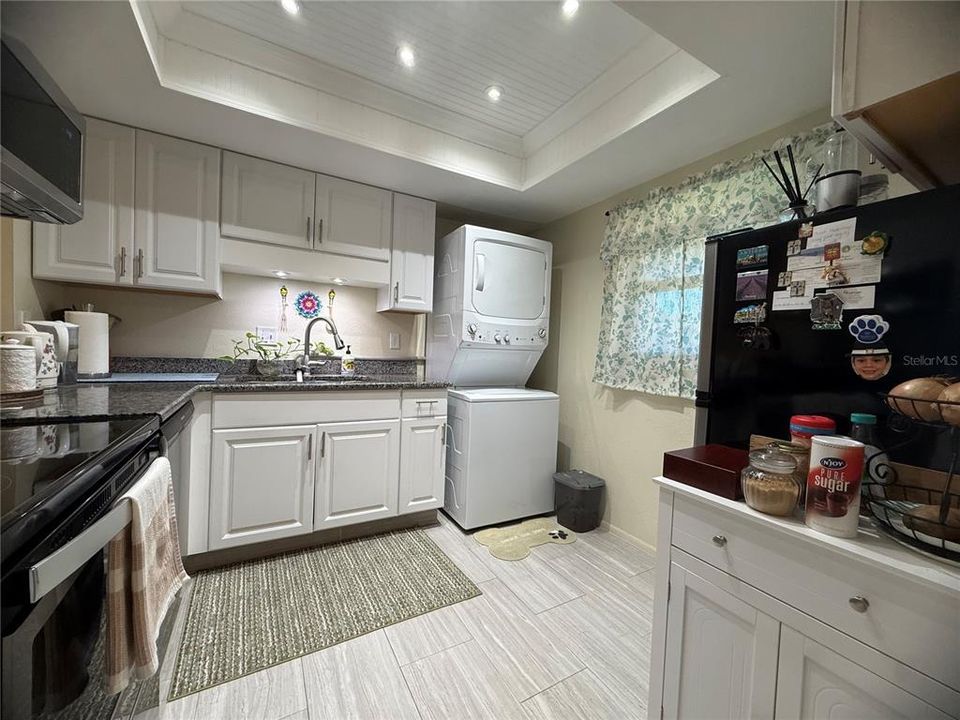 For Sale: $113,000 (1 beds, 1 baths, 700 Square Feet)