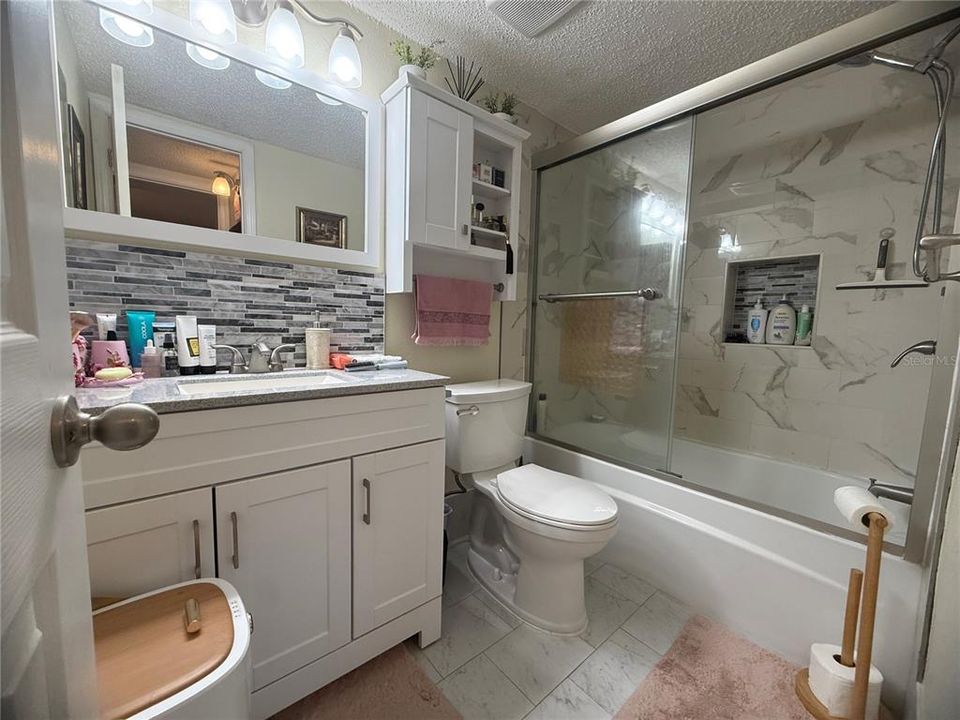 For Sale: $113,000 (1 beds, 1 baths, 700 Square Feet)
