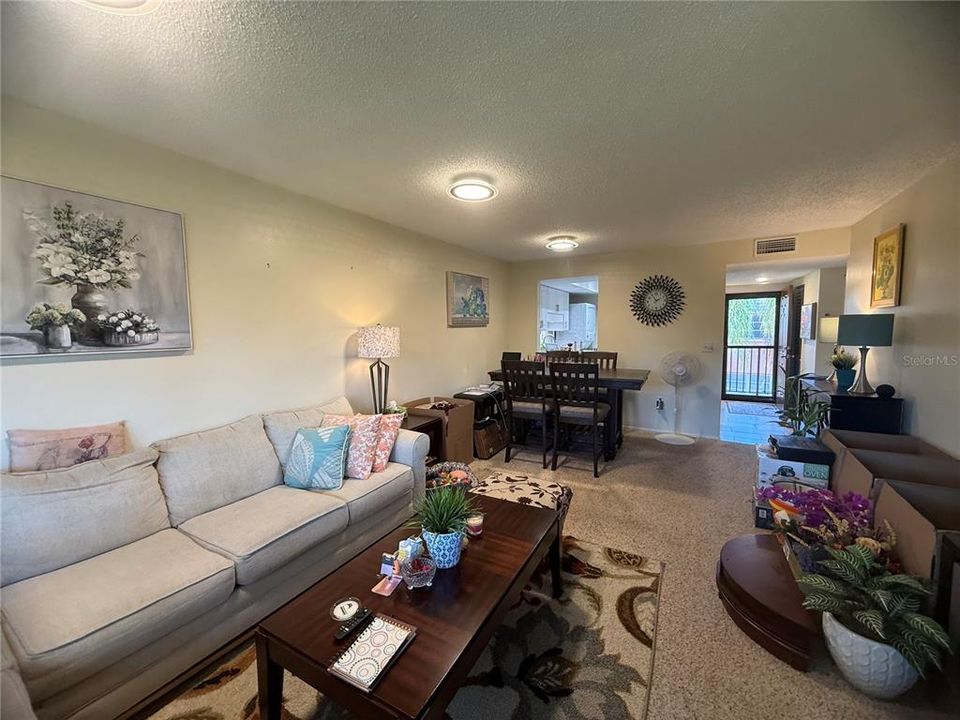 For Sale: $113,000 (1 beds, 1 baths, 700 Square Feet)