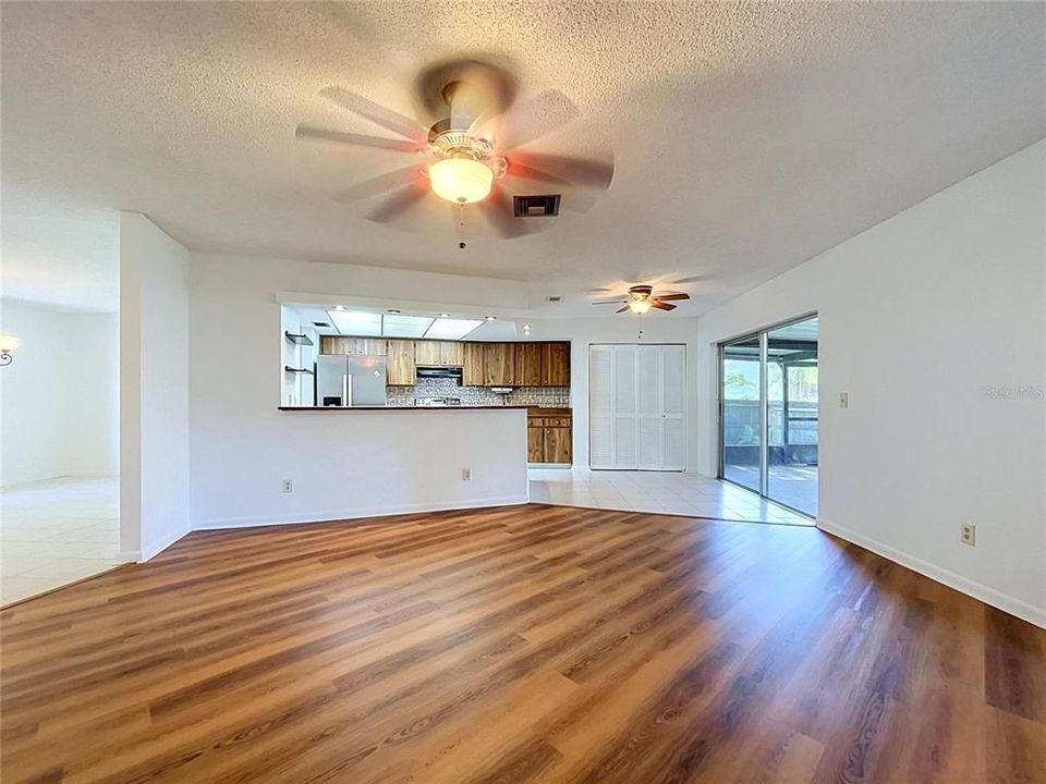 For Sale: $370,000 (3 beds, 2 baths, 1633 Square Feet)