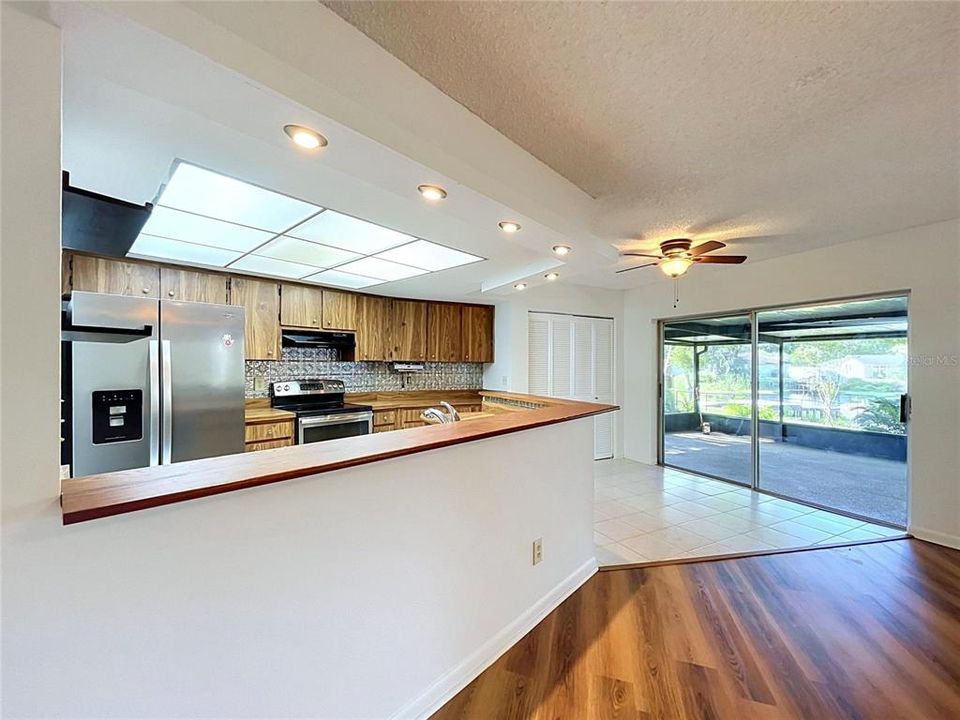 For Sale: $370,000 (3 beds, 2 baths, 1633 Square Feet)