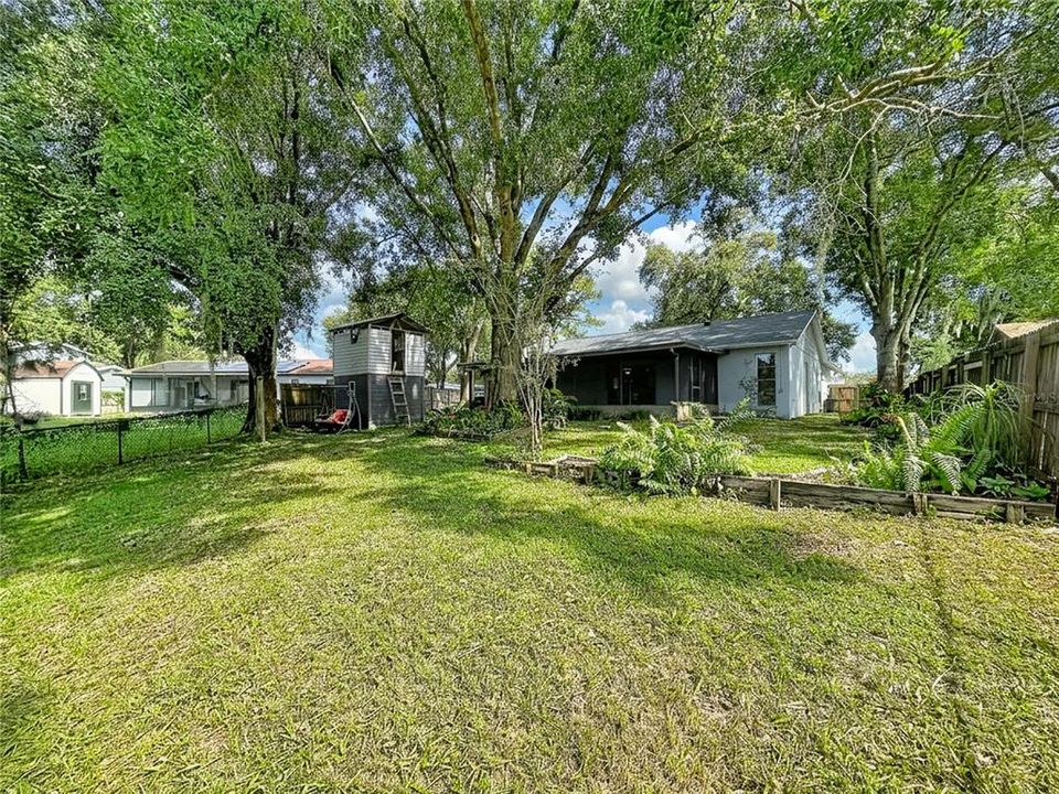 For Sale: $370,000 (3 beds, 2 baths, 1633 Square Feet)