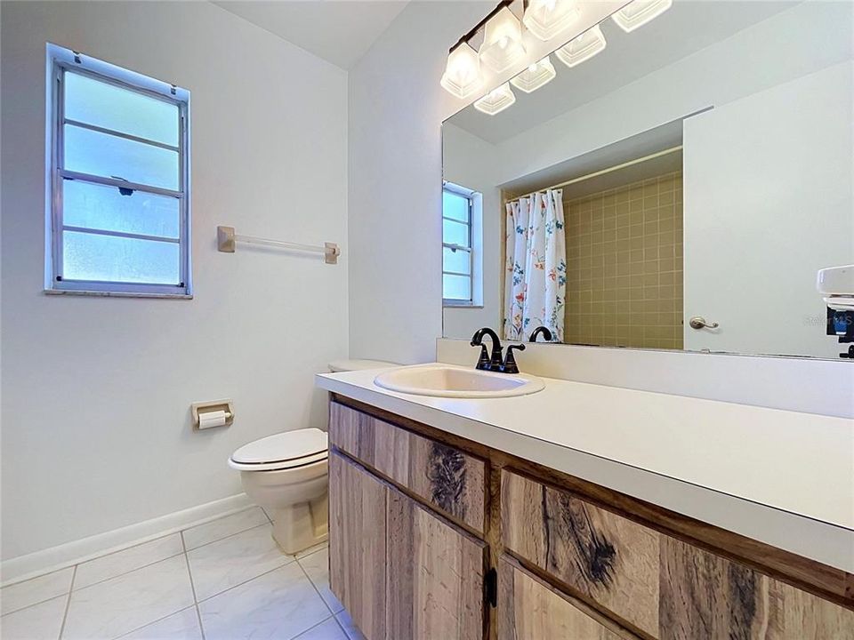 For Sale: $370,000 (3 beds, 2 baths, 1633 Square Feet)