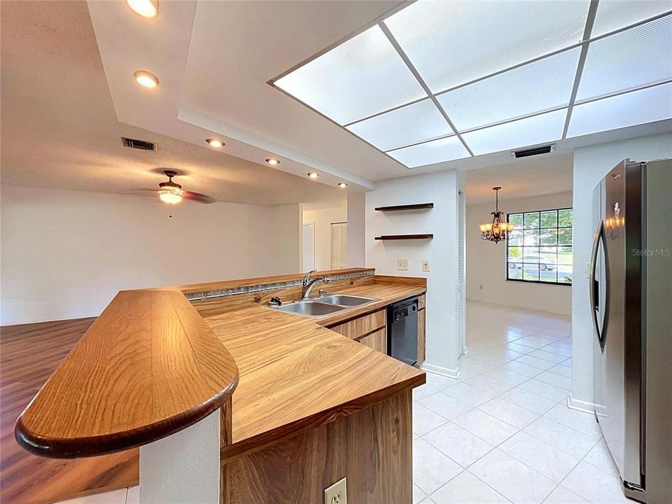 For Sale: $370,000 (3 beds, 2 baths, 1633 Square Feet)