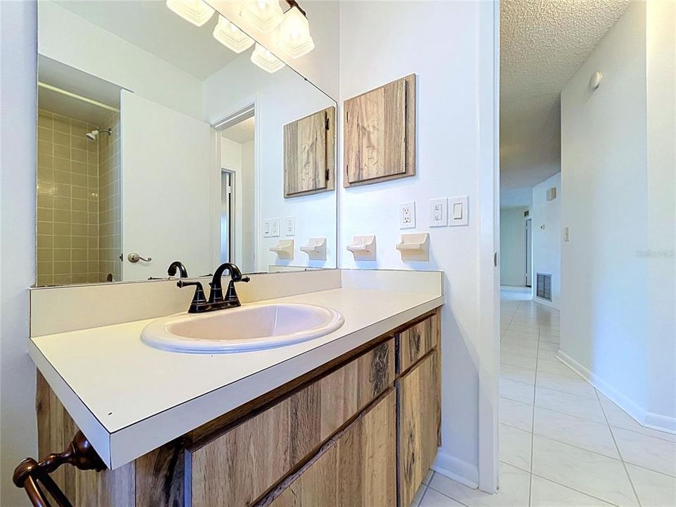 For Sale: $370,000 (3 beds, 2 baths, 1633 Square Feet)