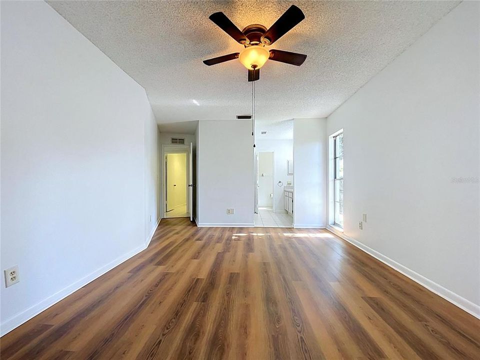 For Sale: $370,000 (3 beds, 2 baths, 1633 Square Feet)