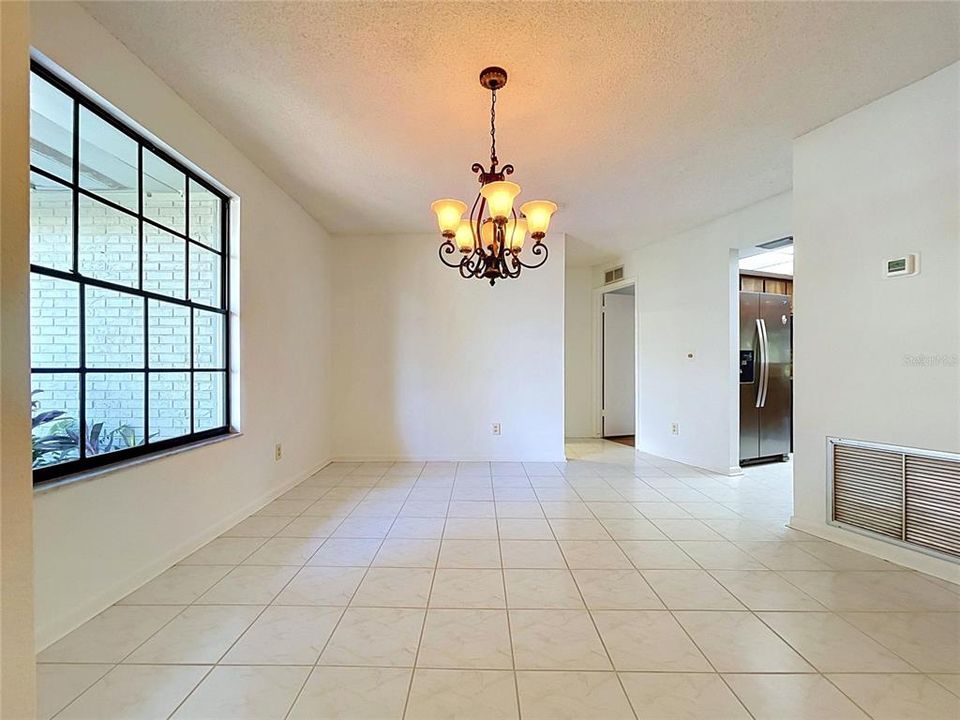 For Sale: $370,000 (3 beds, 2 baths, 1633 Square Feet)