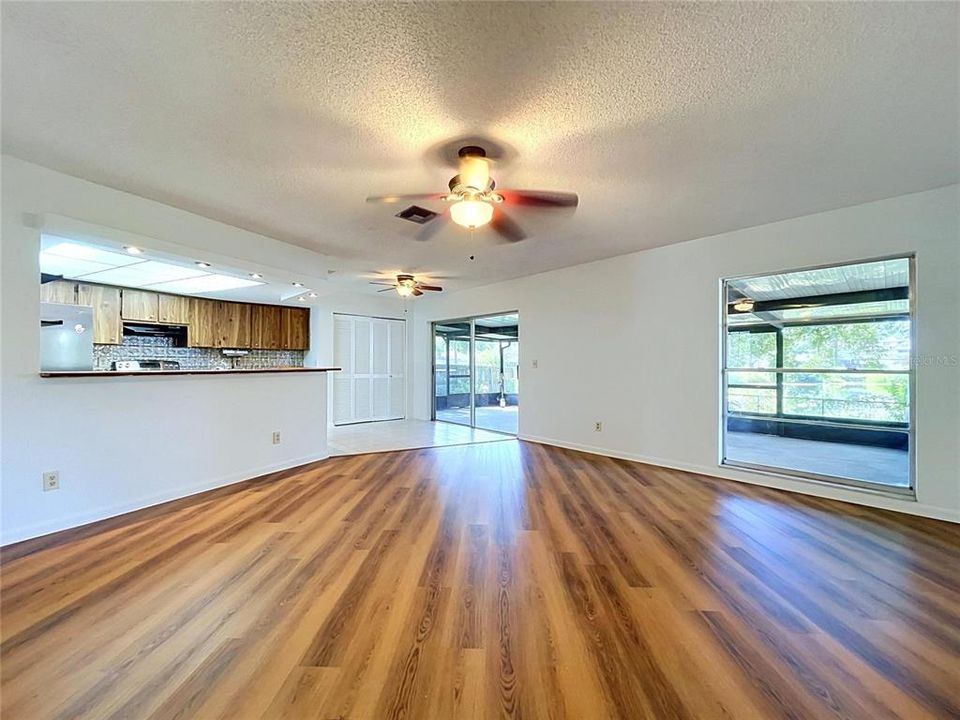 For Sale: $370,000 (3 beds, 2 baths, 1633 Square Feet)
