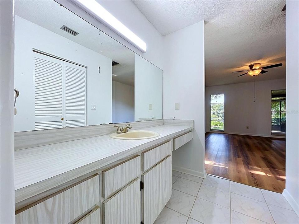 For Sale: $370,000 (3 beds, 2 baths, 1633 Square Feet)