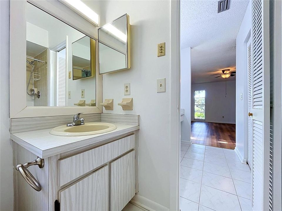 For Sale: $370,000 (3 beds, 2 baths, 1633 Square Feet)