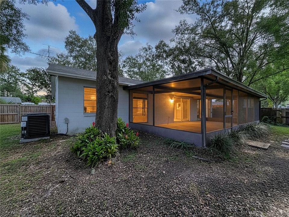 For Sale: $370,000 (3 beds, 2 baths, 1633 Square Feet)