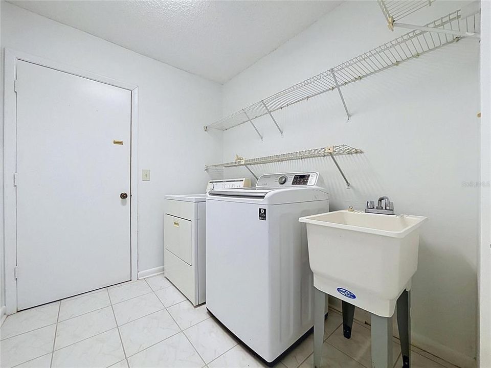 For Sale: $370,000 (3 beds, 2 baths, 1633 Square Feet)