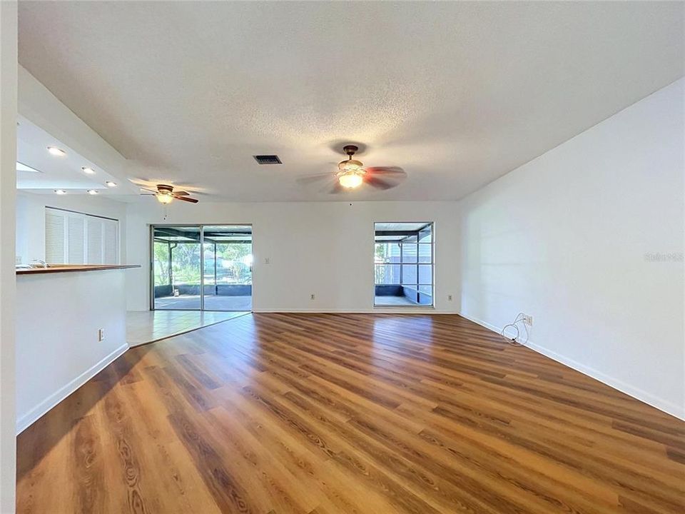 For Sale: $370,000 (3 beds, 2 baths, 1633 Square Feet)